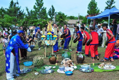 Lễ Bỏ mả của người Raglai (Ninh Thuận cũ)