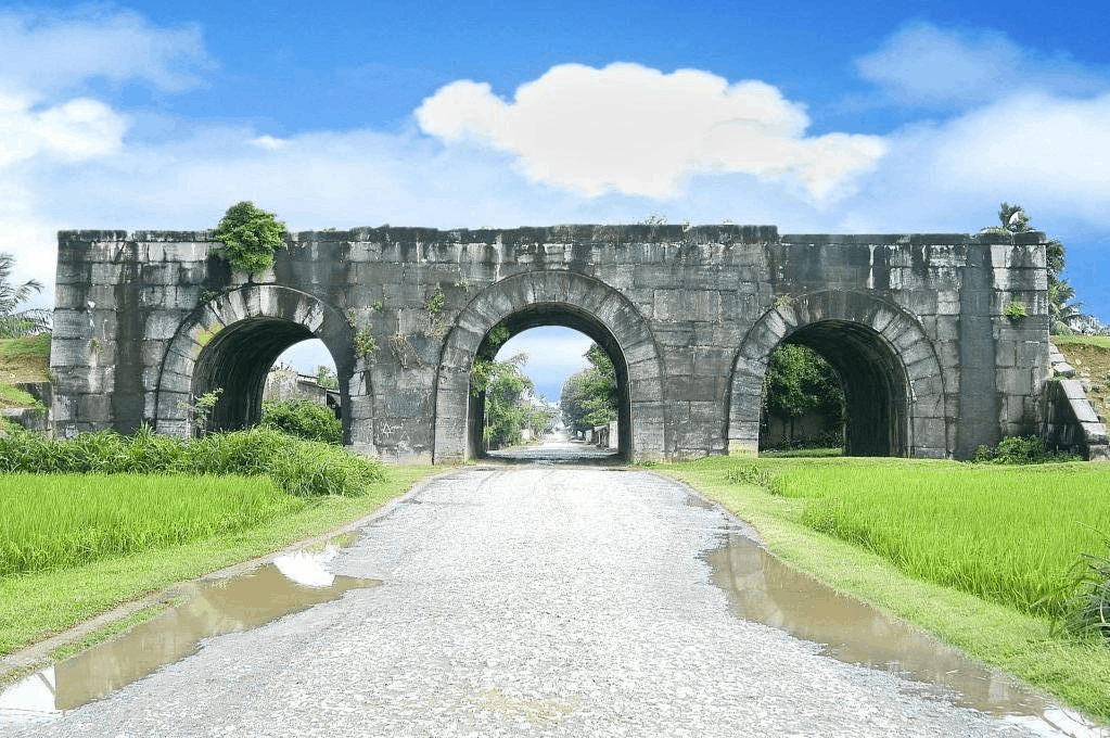 Di tích Thành Nhà Hồ