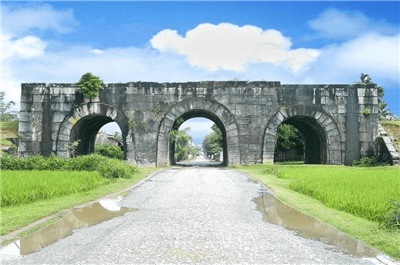 Di tích Thành Nhà Hồ