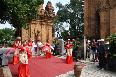 PHÁT HUY GIÁ TRỊ DI SẢN THÁP BÀ PONAGAR GẮN VỚI PHÁT TRIỂN DU LỊCH BỀN VỮNG
