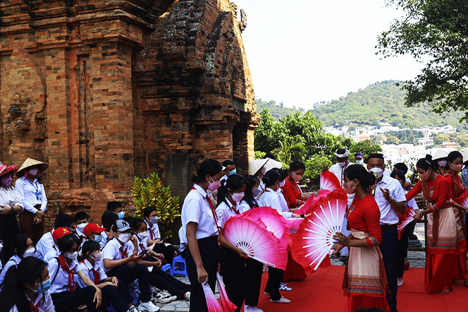 Cùng học sinh khám phá di sản