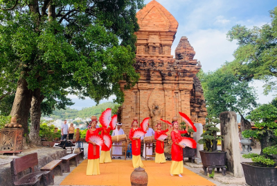 Lễ hội Tháp Bà (Ponagar) Nha Trang