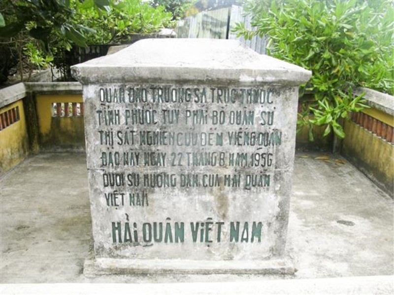 Hình ảnh Bia chủ quyền quần đảo Trường Sa tại đảo Song Tử Tây và đảo Nam Yết