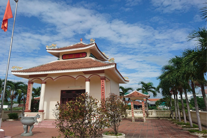 Hình ảnh Đề thờ Trần Quý Cáp