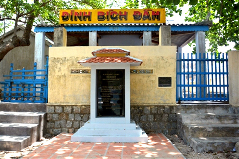 Hình ảnh Đình Bích Đầm
